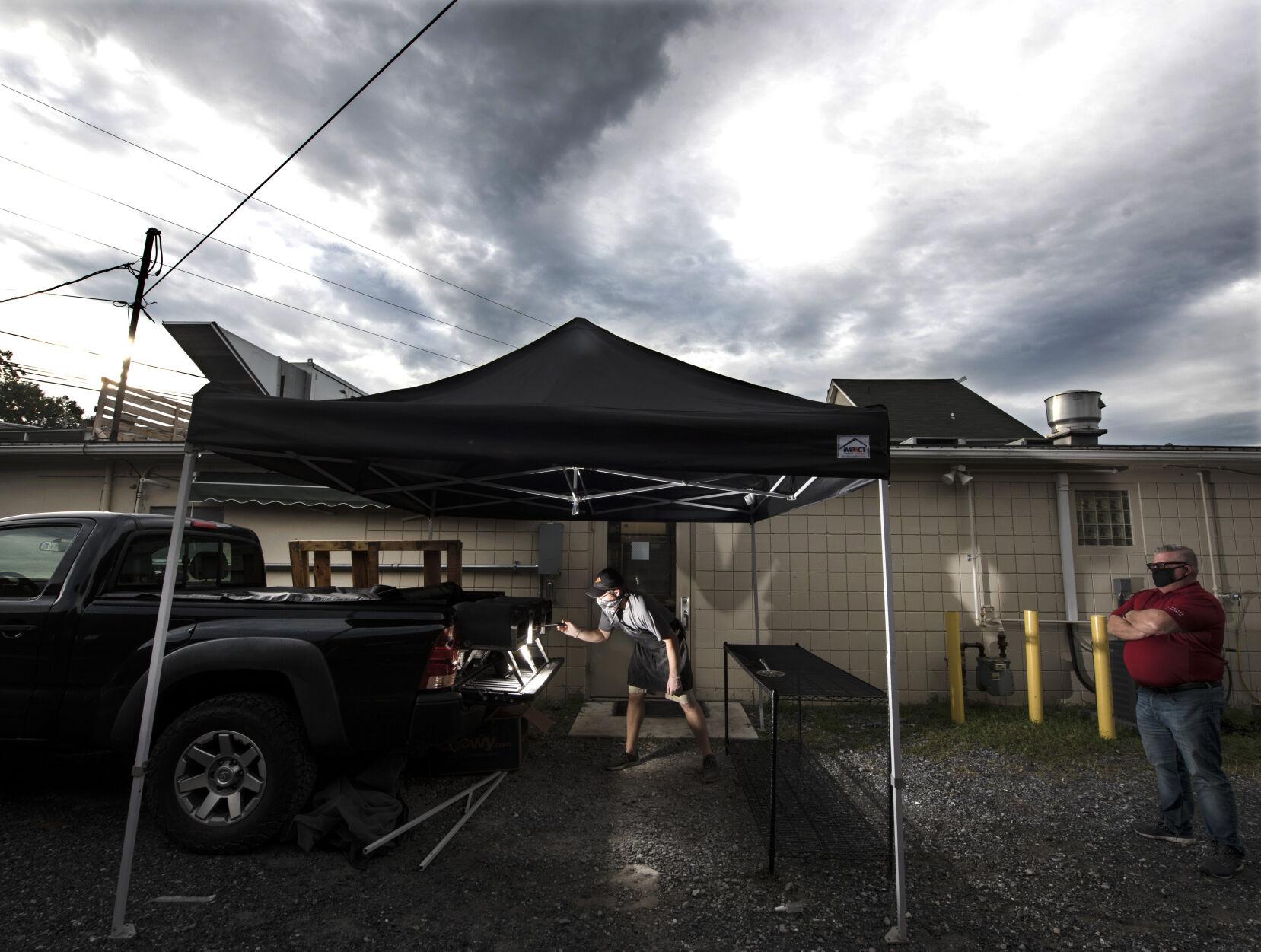 Man bakes, sells pizzas out of pop-up business on Friday nights; here's how it works [photos, video]