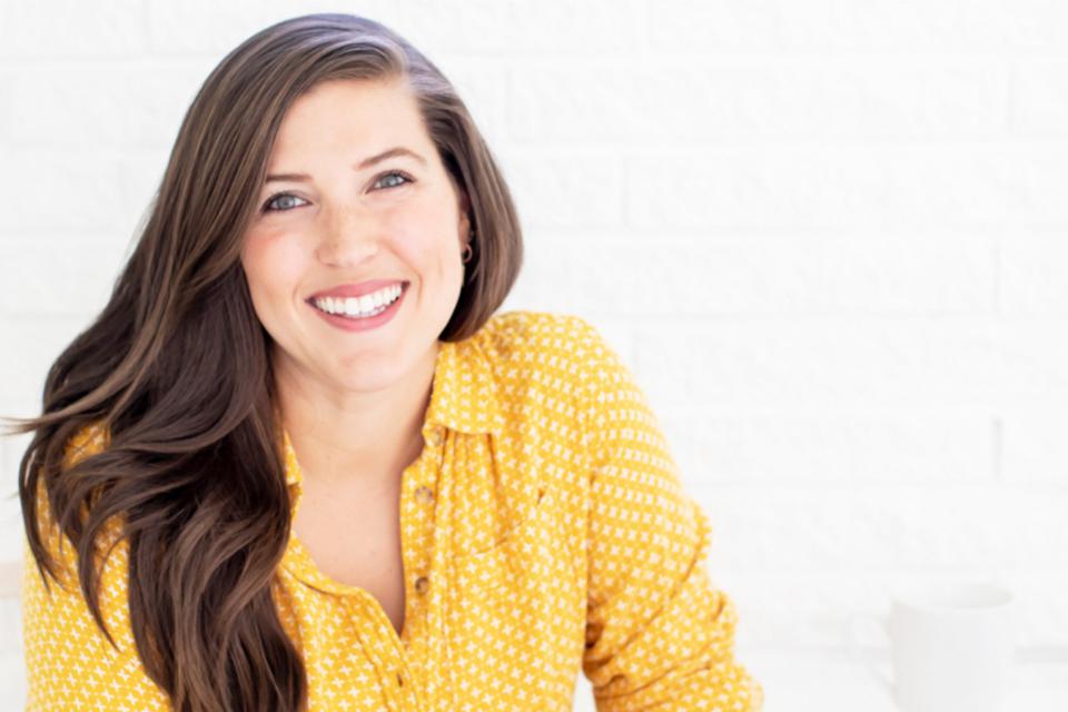 Why This Entrepreneur Tells People Exactly How Much Her Blog Makes