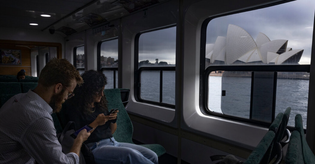 Facebook Agrees to Pay for Murdoch’s Australia News Content