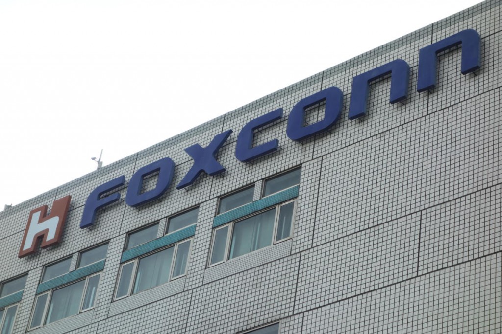 Apple supplier Foxconn halts production amid COVID-19 outbreak in China