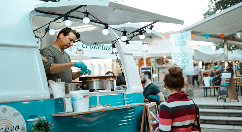 Trucking and Cooking: 5 Tips for Aspiring Food Truck Entrepreneurs