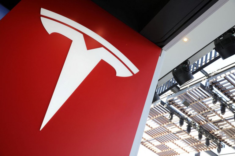 Tesla sued by former employees over 'mass layoff'