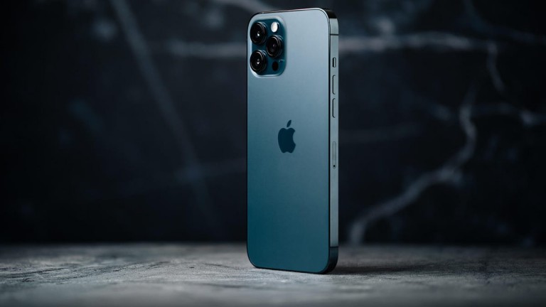 How to Make Beautiful Family Holiday Movies With Your Phone