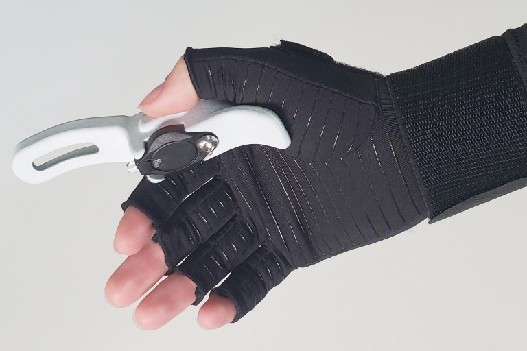 Braille-training glove reads and speaks braille characters