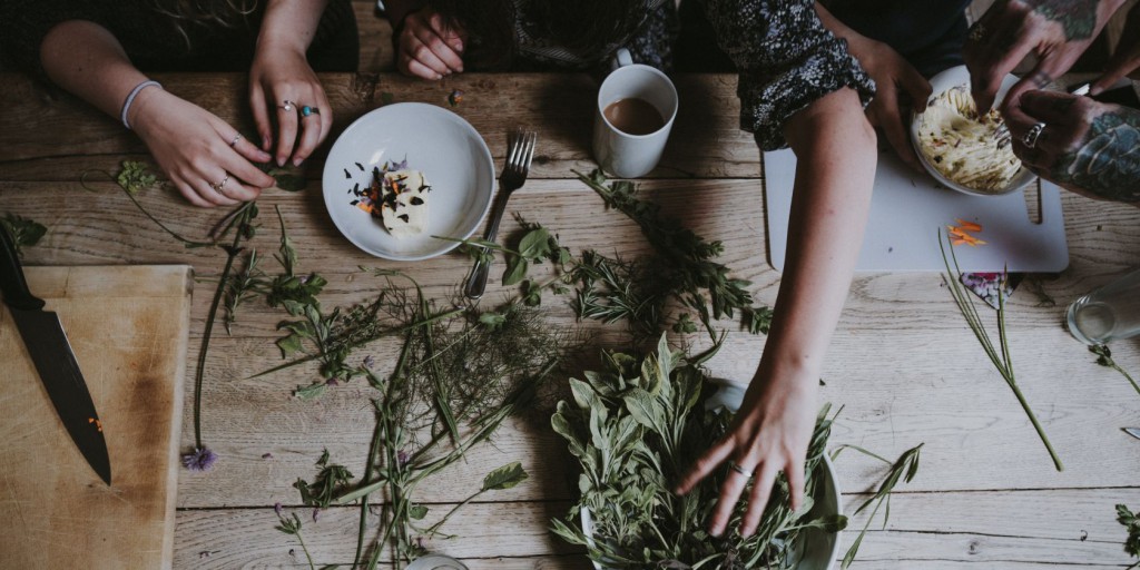 The 6 Best Herbal Medicine Apps and Online Resources