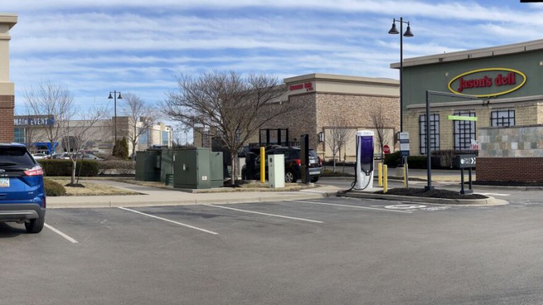 Electric vehicle stations around Kansas City, once abandoned by Evergy, are plugging in again