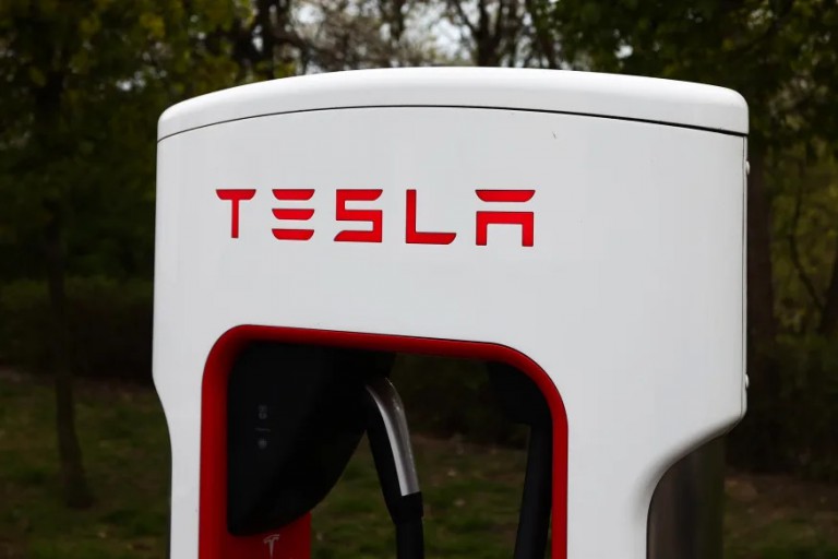 The Morning After: Ford and Tesla sign EV-charging pact