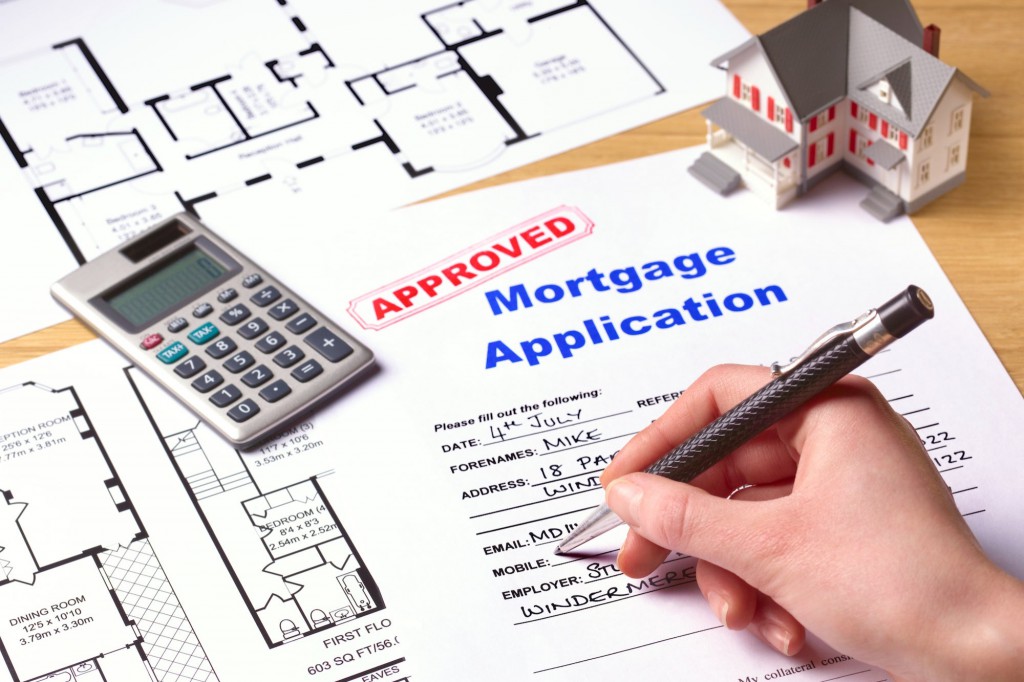 Some Lenders Are Offering 'Buy Now, Refinance Later At No Cost' Deals — But Is There a Catch? Soaring mortgage rates have priced buyers out of the market, but some experts are saying to buy now and refinance later. Is it really that easy? Here's what to know.