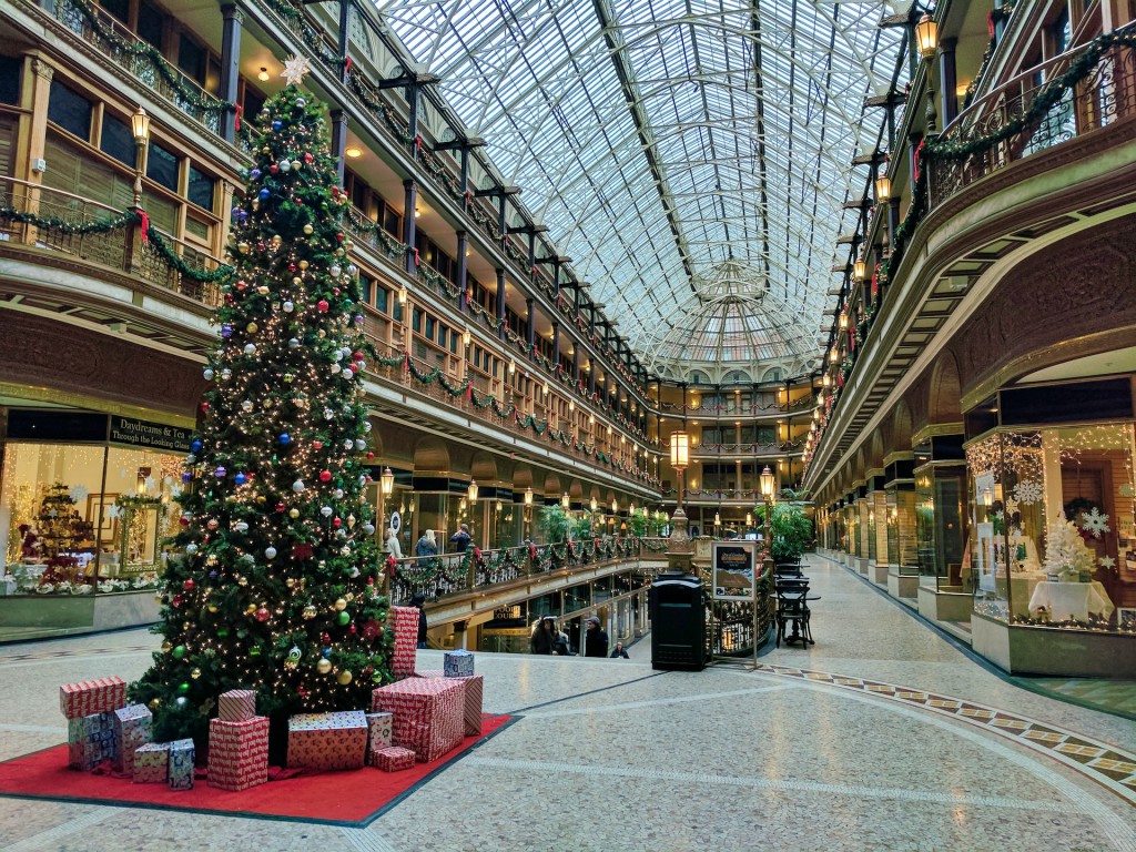 Said to be the first indoor shopping mall in America, the Cleveland Arcade (now home to a hotel, shops and restaurants) puts on its finest for the Christmas season. Cleveland, United States