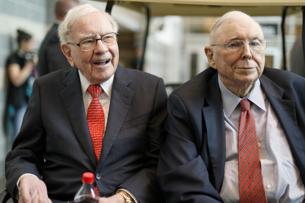 Warren Buffett urges investors to ignore Wall Street pundits in annual letter