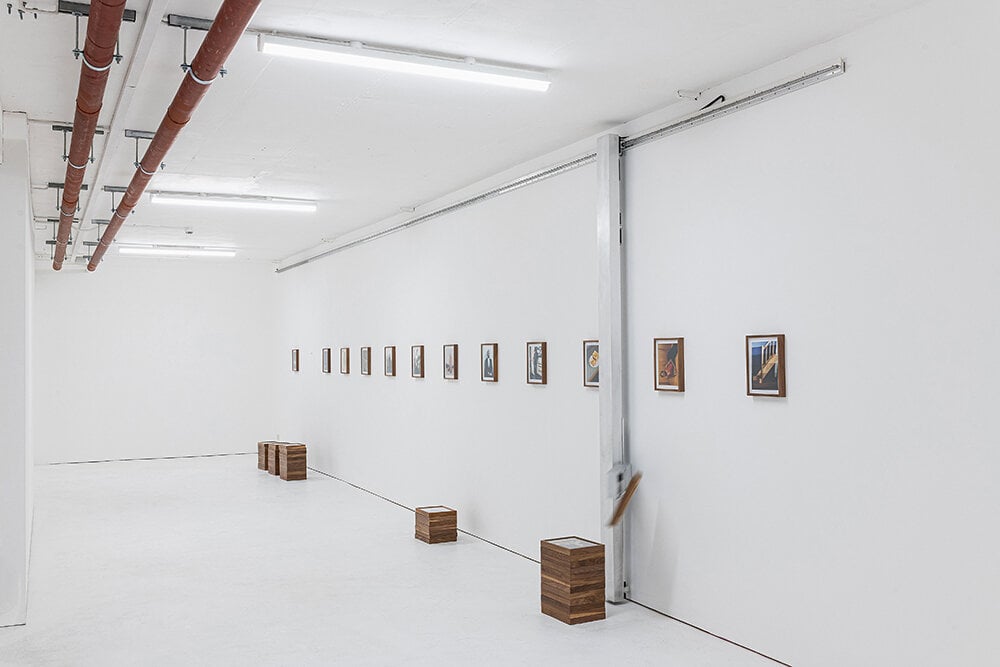 robots endlessly sort through photographs in oliver frank chanarin's latest show at KARST