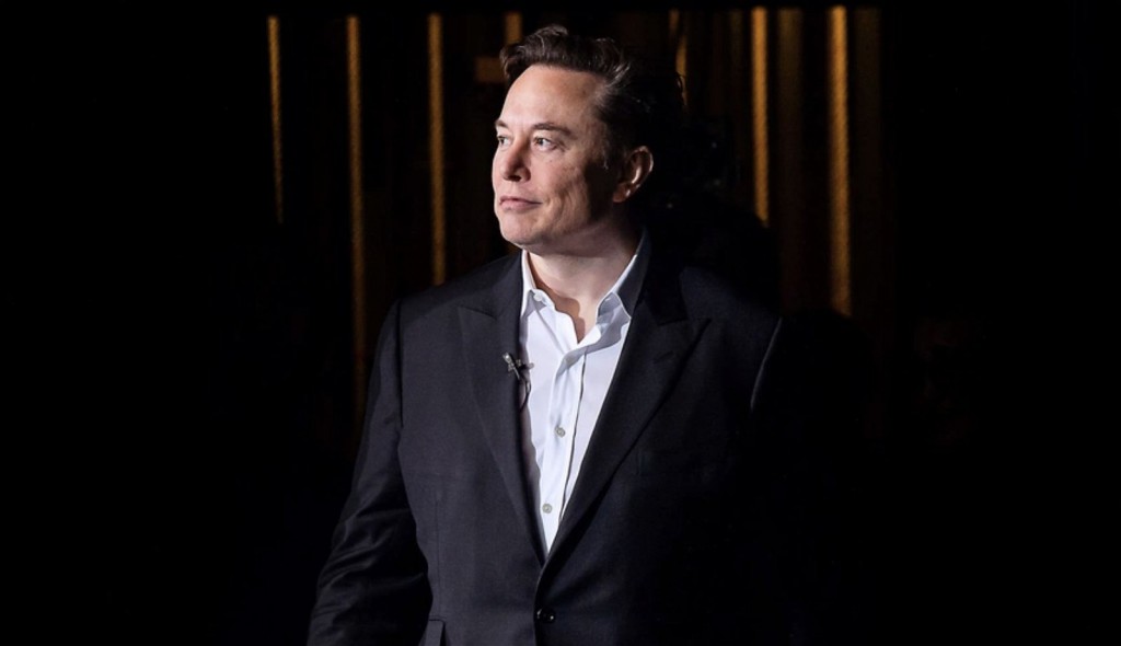 “The Future is Going to Be Weird.” Elon Musk Predicts Brain Chips Will Eventually Replace Phones