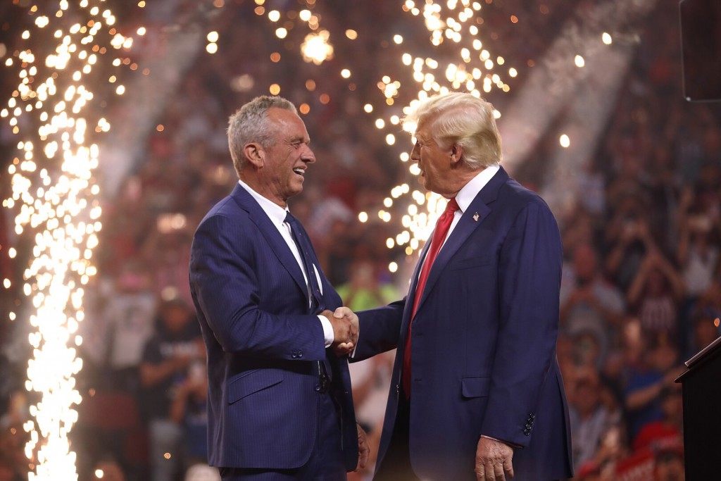 Robert F. Kennedy, Jr. and former President of the United States Donald Trump speaking with attendees at an Arizona for Trump rally at Desert Diamond Arena in Glendale, Arizona - August 23, 2024. Photo credit: Gage Skidmore from Surprise, AZ, United States of America via Wikimedia. CC BY-SA 2.0.