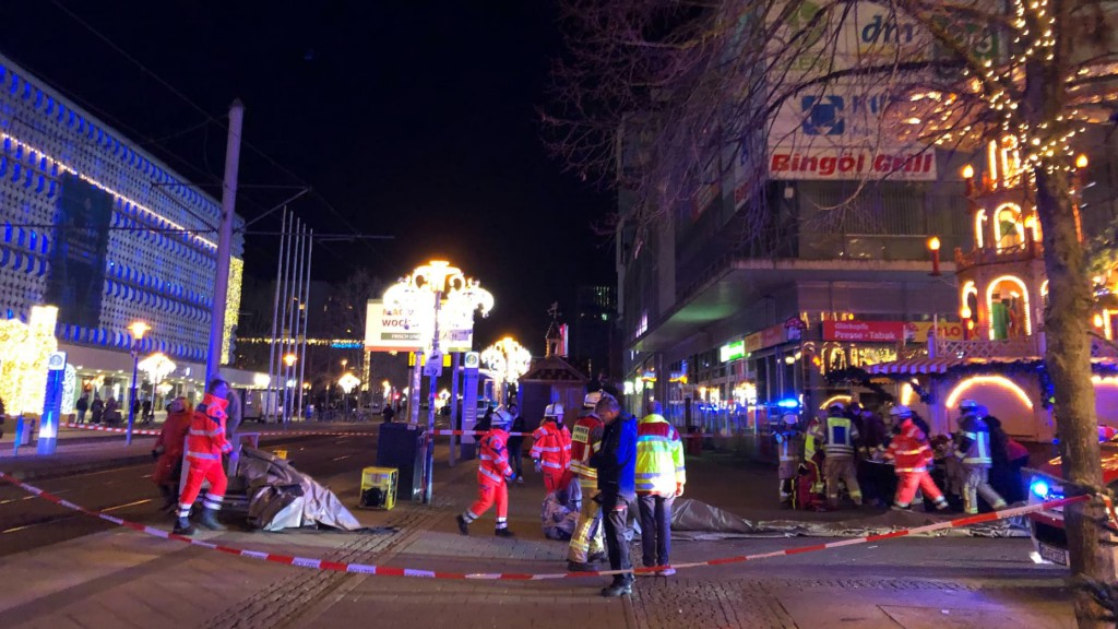 Car plows into Christmas market in Germany, killing at least 5 and injuring 200