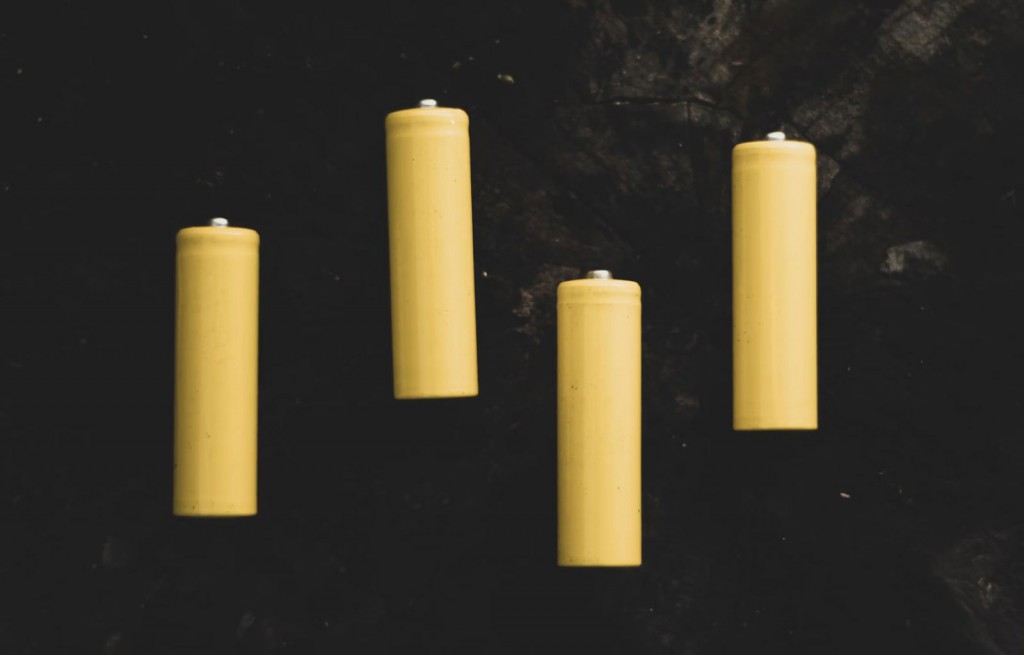 Sustainability Hack for Recycling Lithium-Ion Batteries Makes Mixing Oil And Water a Good Thing