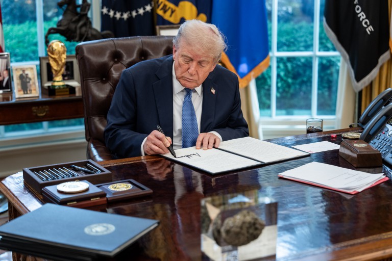 White House Panics After Report Claims Amazon Will Display Tariff Prices