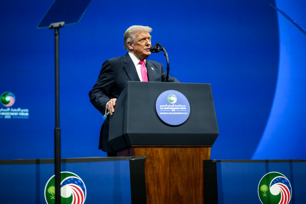 From Steve Bannon to Elizabeth Warren, bipartisan backlash erupts over push to block states from regulating AI