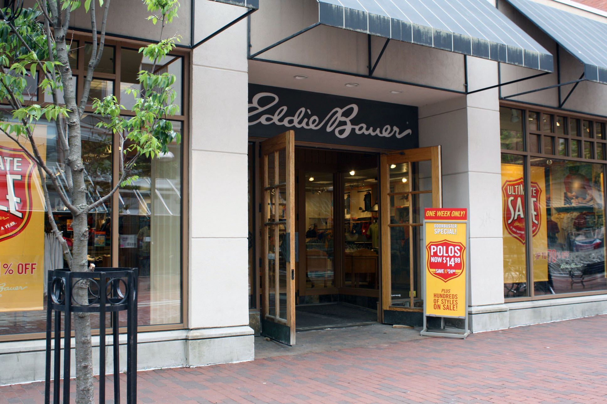Eddie Bauer stores in the U.S. could be closing— and it's not the only chain in trouble