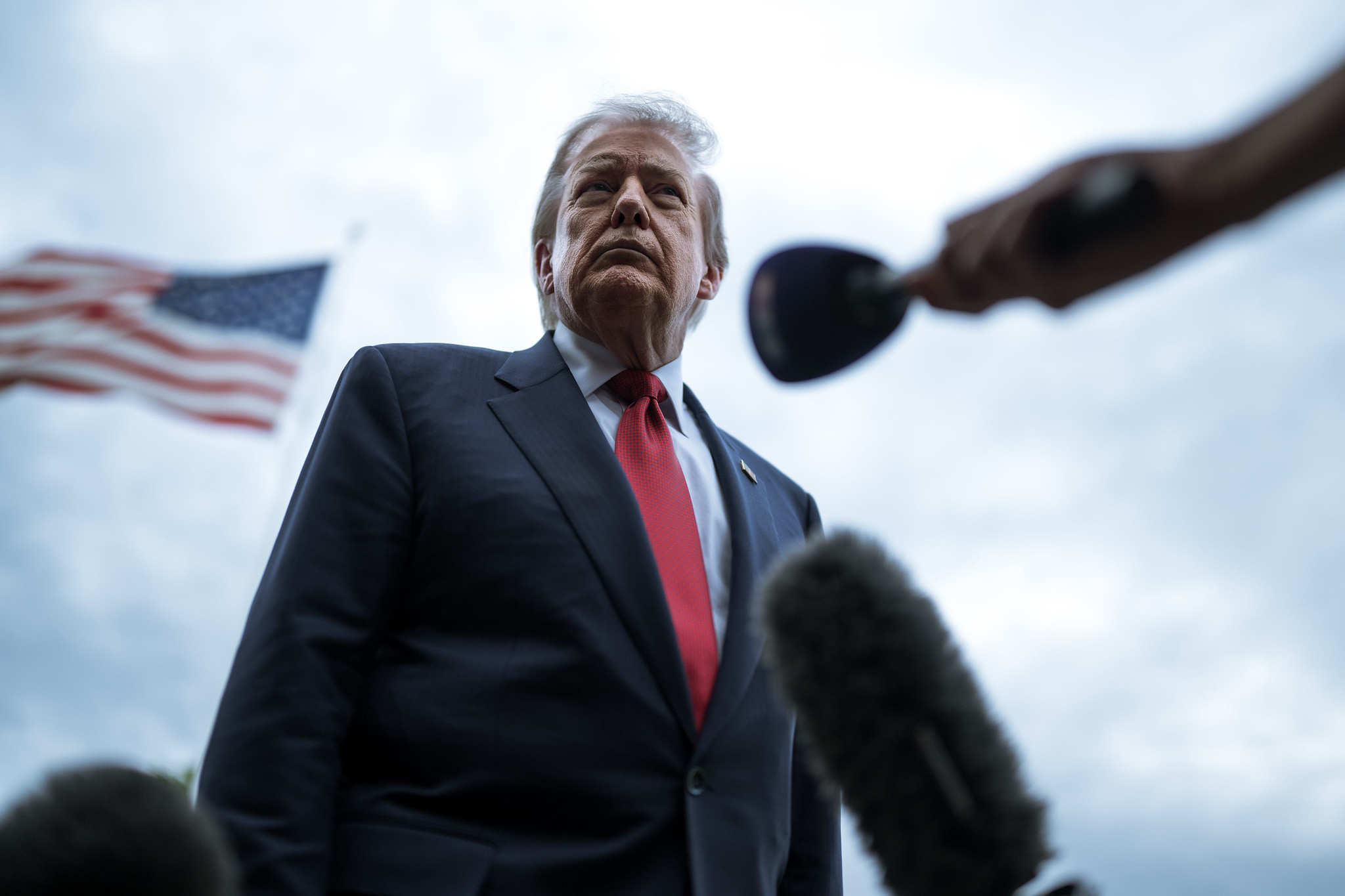 Trump Offers U.S. Citizenship to 32 Million Venezuelans