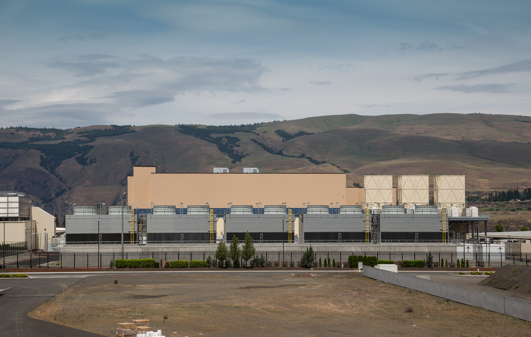 The AI Race With China Is a Lie Told by Big Tech to Justify the Data Center Invasion