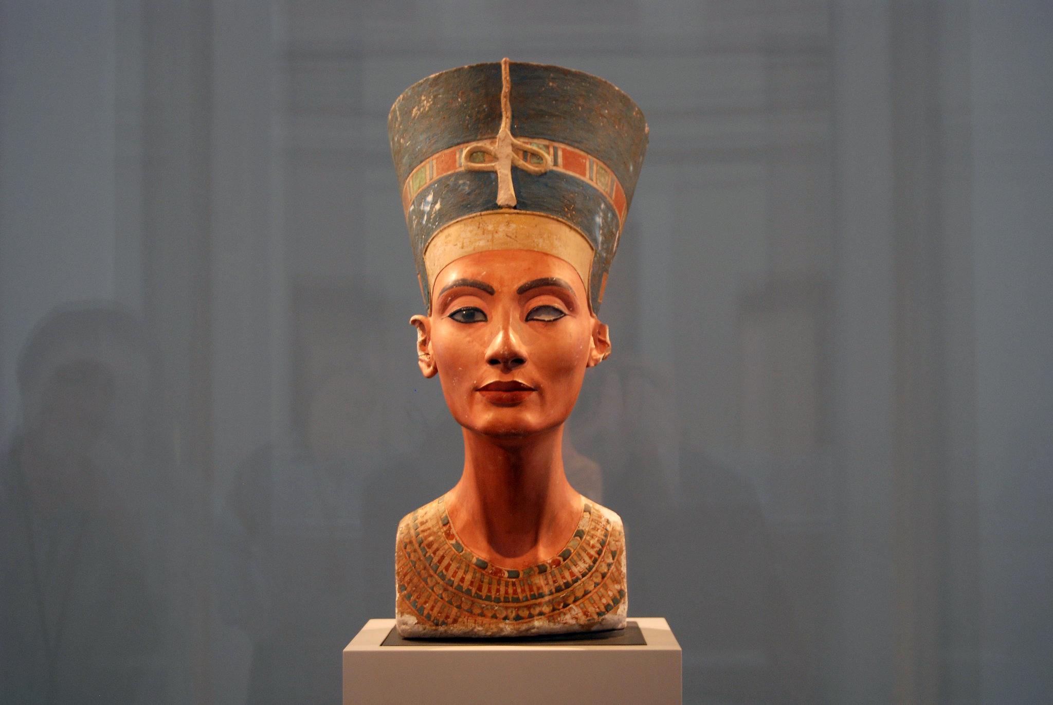 Could King Tut’s Tomb Be Hiding an Ancient Queen?