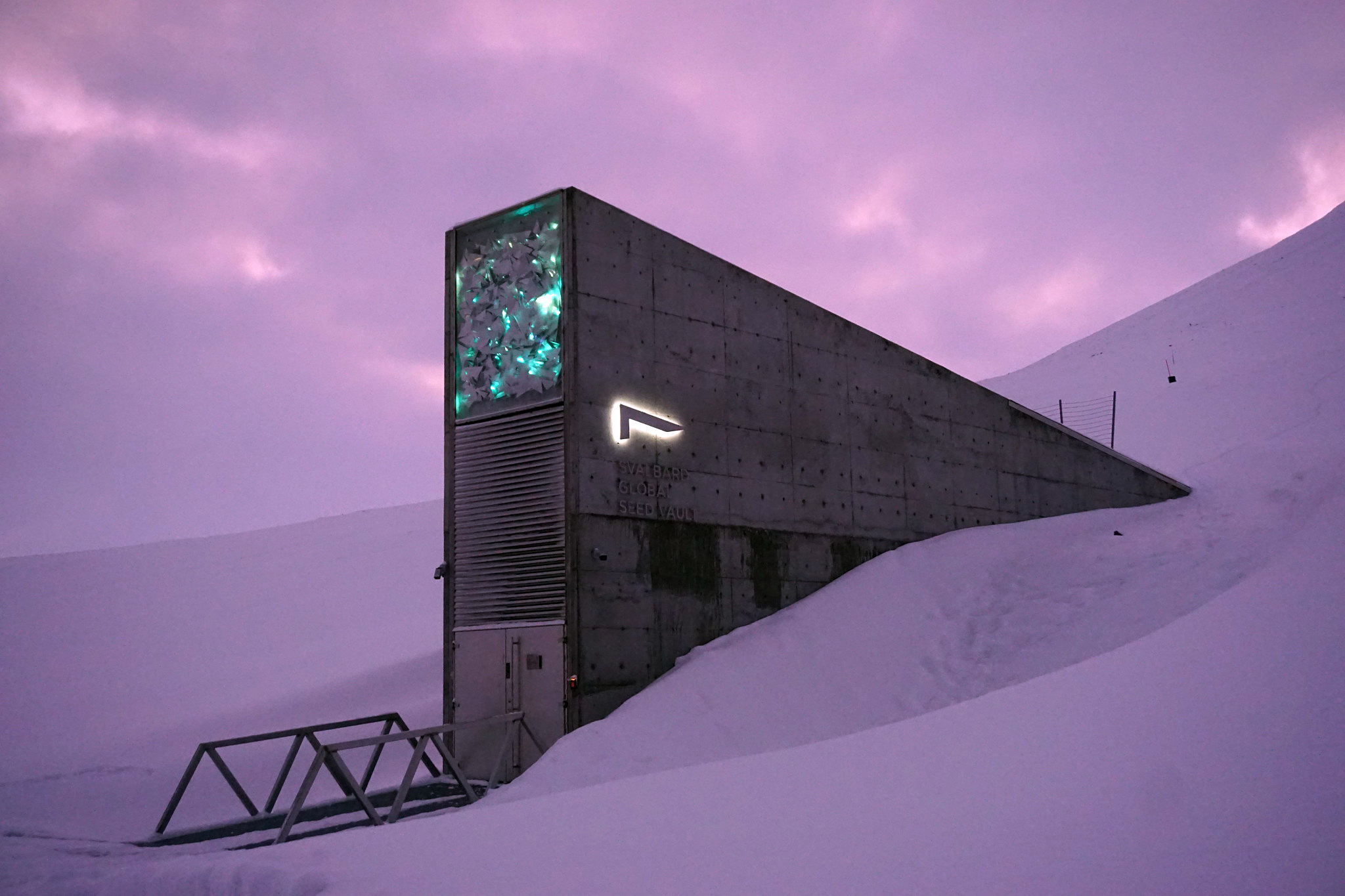 Architecture for extinction: where does nature go when its habitat disappears? Architecture for extinction: where does nature go when its habitat disappears?